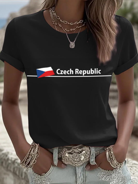 Minimalistická t-shirt s černou českou vlajkou